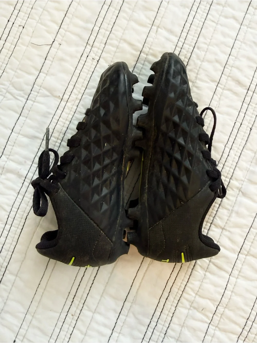 Nike Soccer Cleats Tiempo Jr. Black Green size Little Kids 10